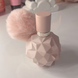 Ariana grande sweet like candy perfume🌸